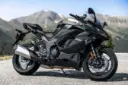 موتورسیکلت اسپرت تورینگ کاوازاکی نینجا (Kawasaki Ninja) 1100SX مدل 2027 در فضای باز