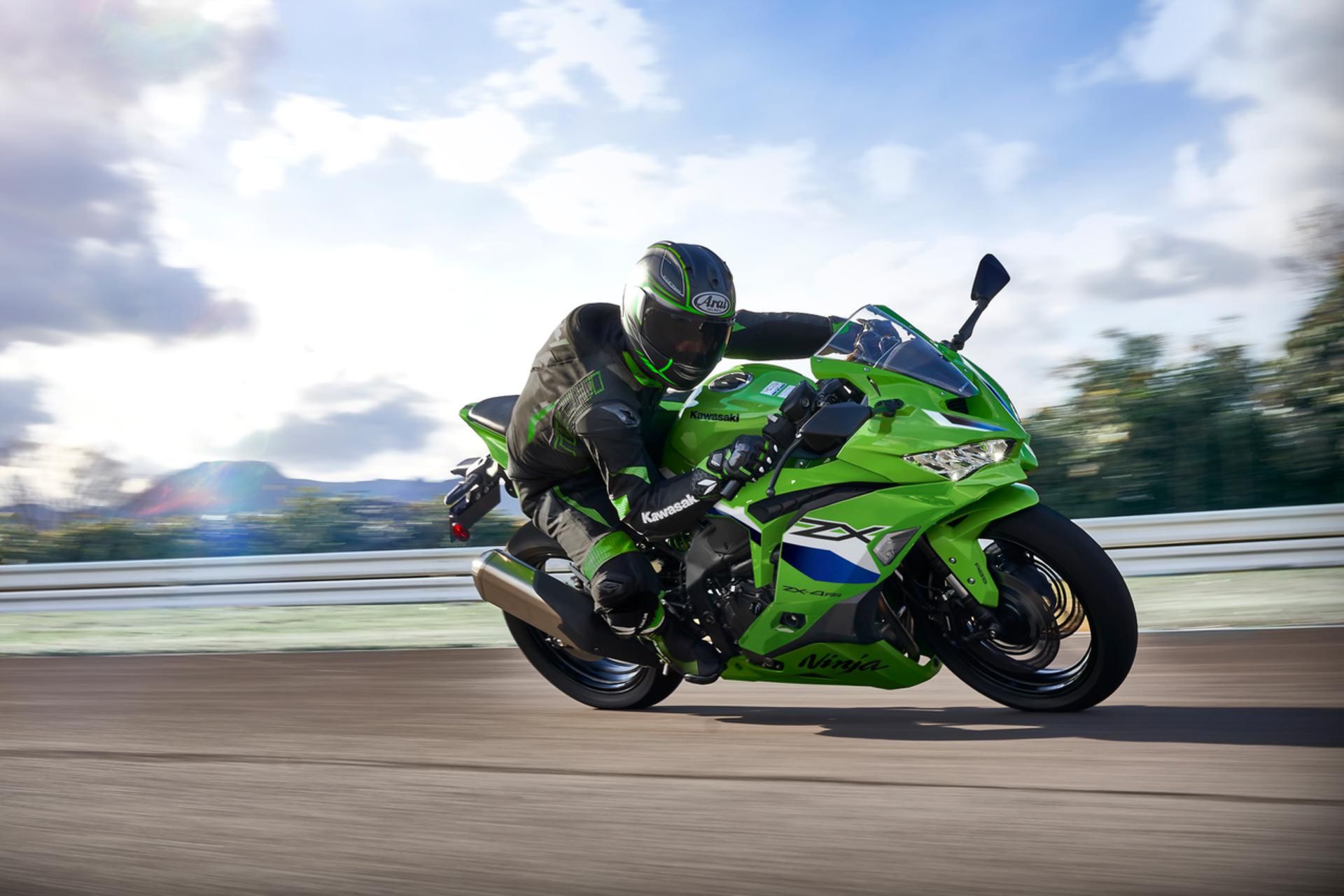 موتورسیکلت کاوازاکی zx4r 2026