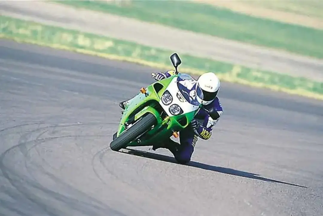 کاوازاکی zx-7r