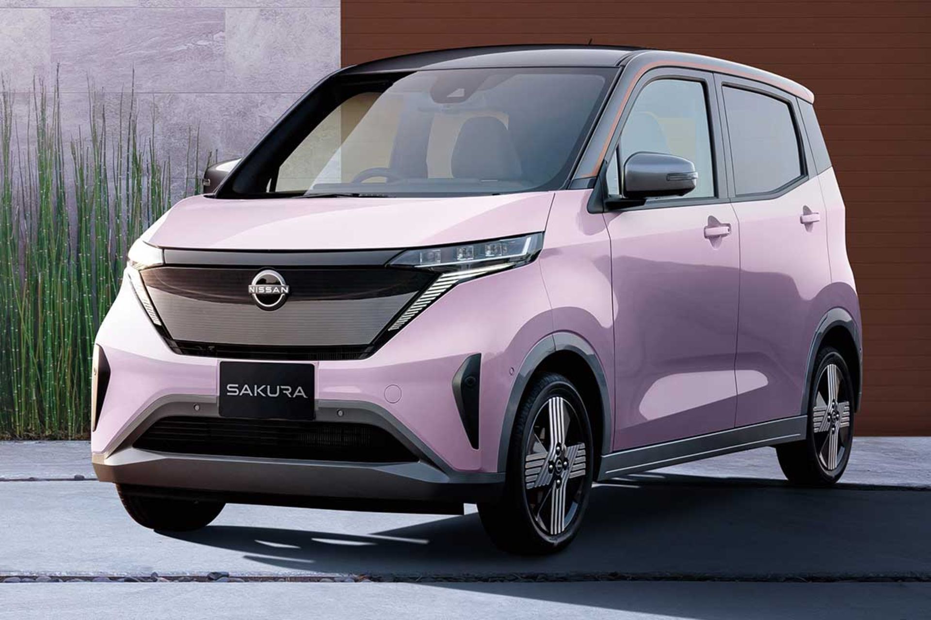 نیسان ساکورا