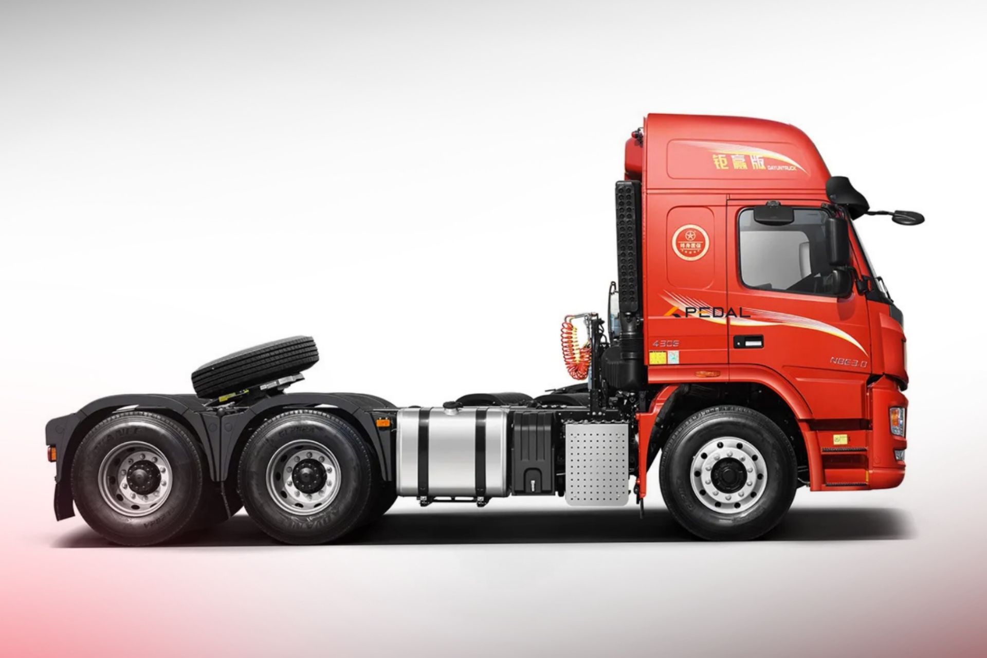 نمای جانبی کشنده دایون n8 430 کرمان دیزل