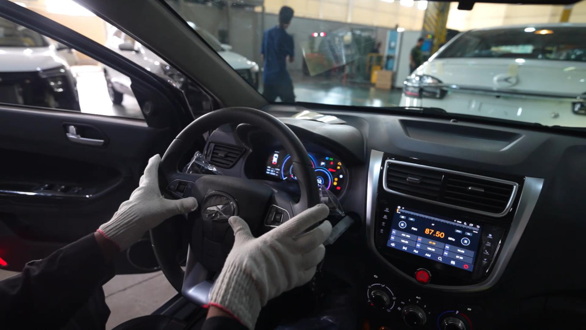 داشبورد و فرمان خودروی جدید در خط تولید کرمان موتور (Kerman Motor)