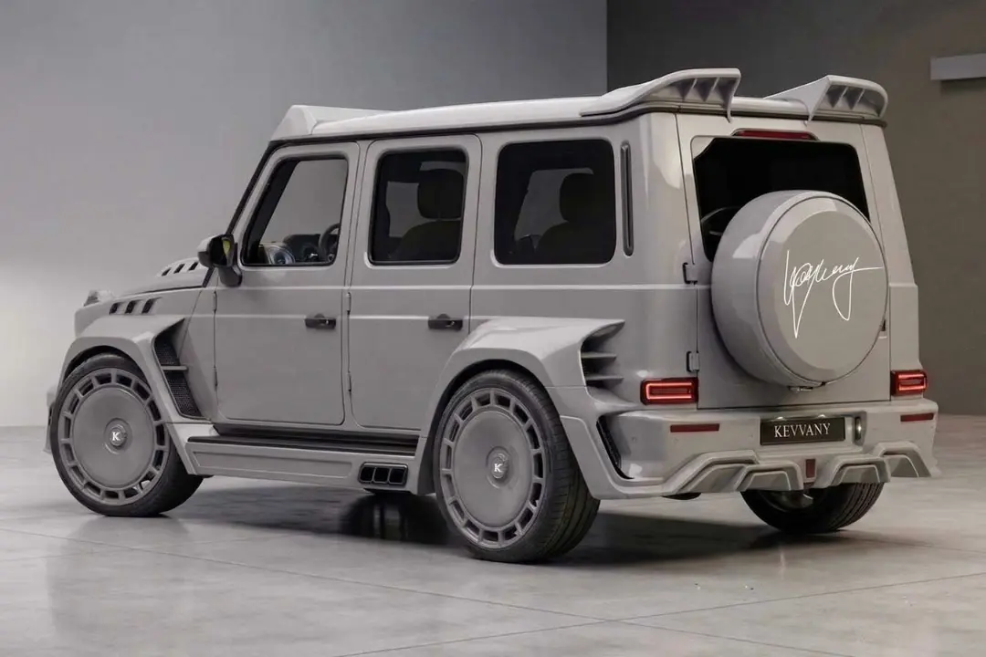 مرسدس بنز جی کلاس (Mercedes-Benz G-Class) با بدنه خاکستری و تیونینگ اختصاصی کیوانی (Kevvany)