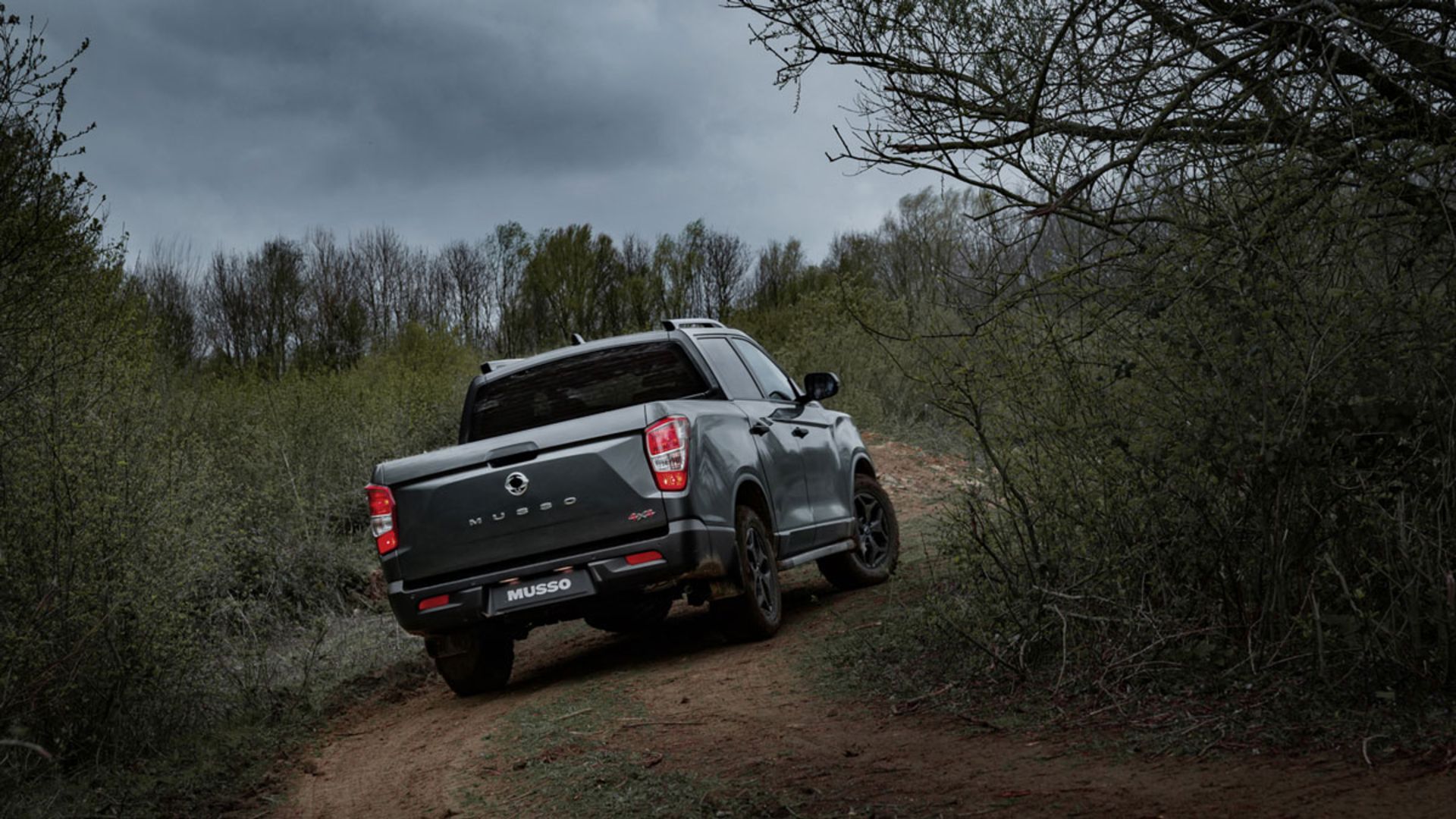 kgm musso pickup off road