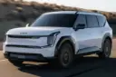 کیا EV9 مدل ۲۰۲۷ نمای جلو در حال حرکت