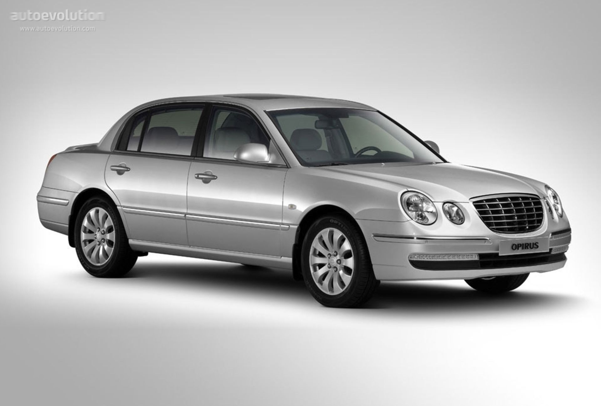 نمای جلوی کیا اپیروس 2009