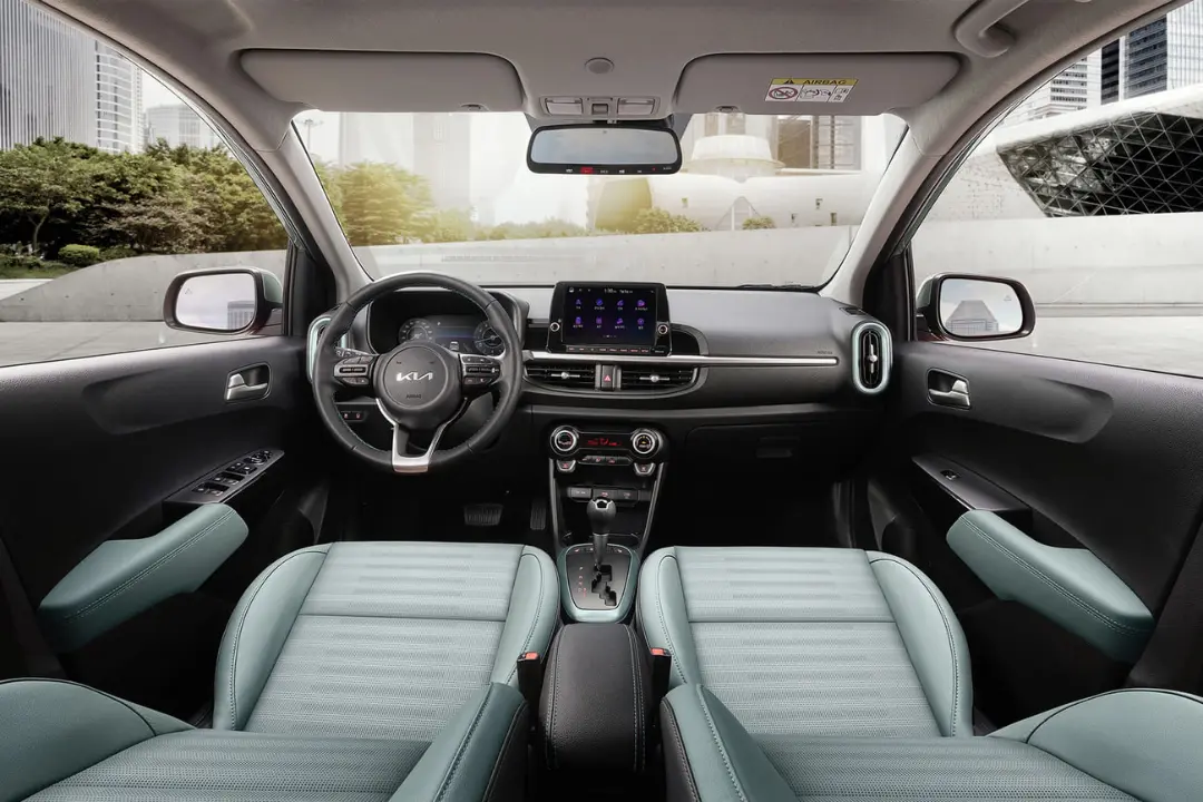نمای داشبورد و صندلی‌های روشن خودرو کیا پیکانتو (Kia Picanto) مدل ۲۰۲۷