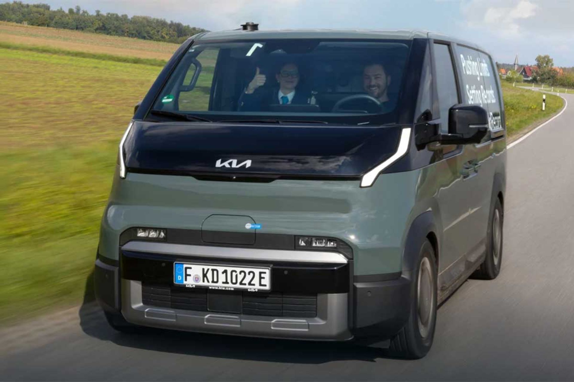 رکوردشکنی ون برقی کیا EV5