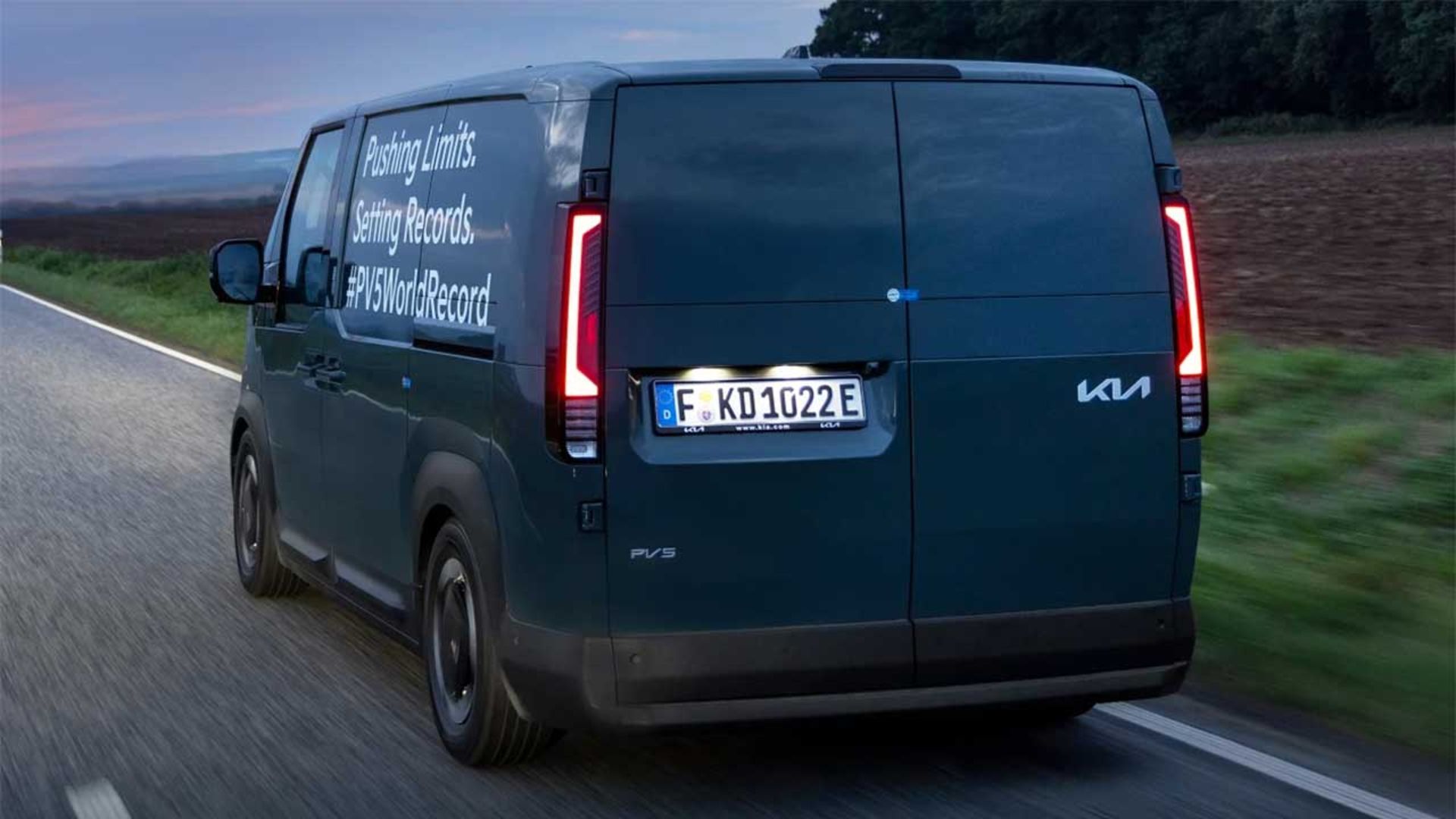 رکوردشکنی ون برقی کیا EV5