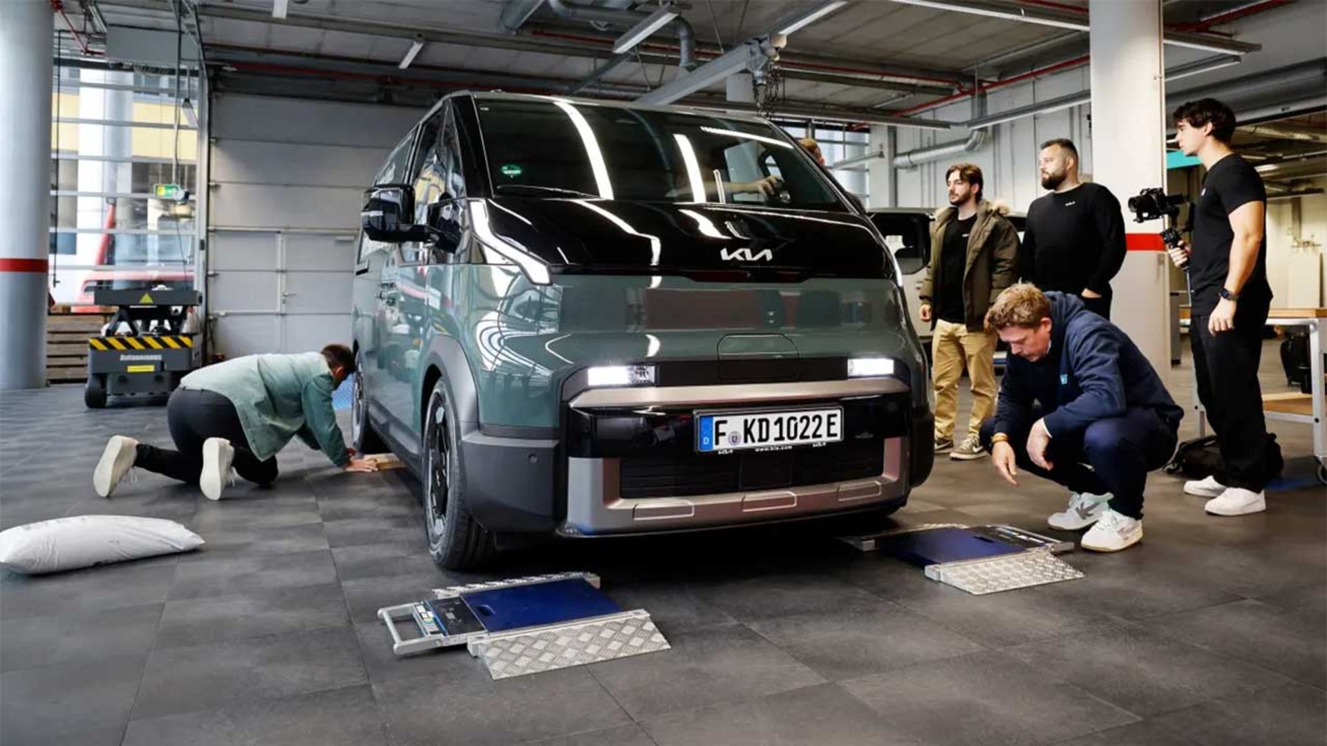 رکوردشکنی ون برقی کیا EV5