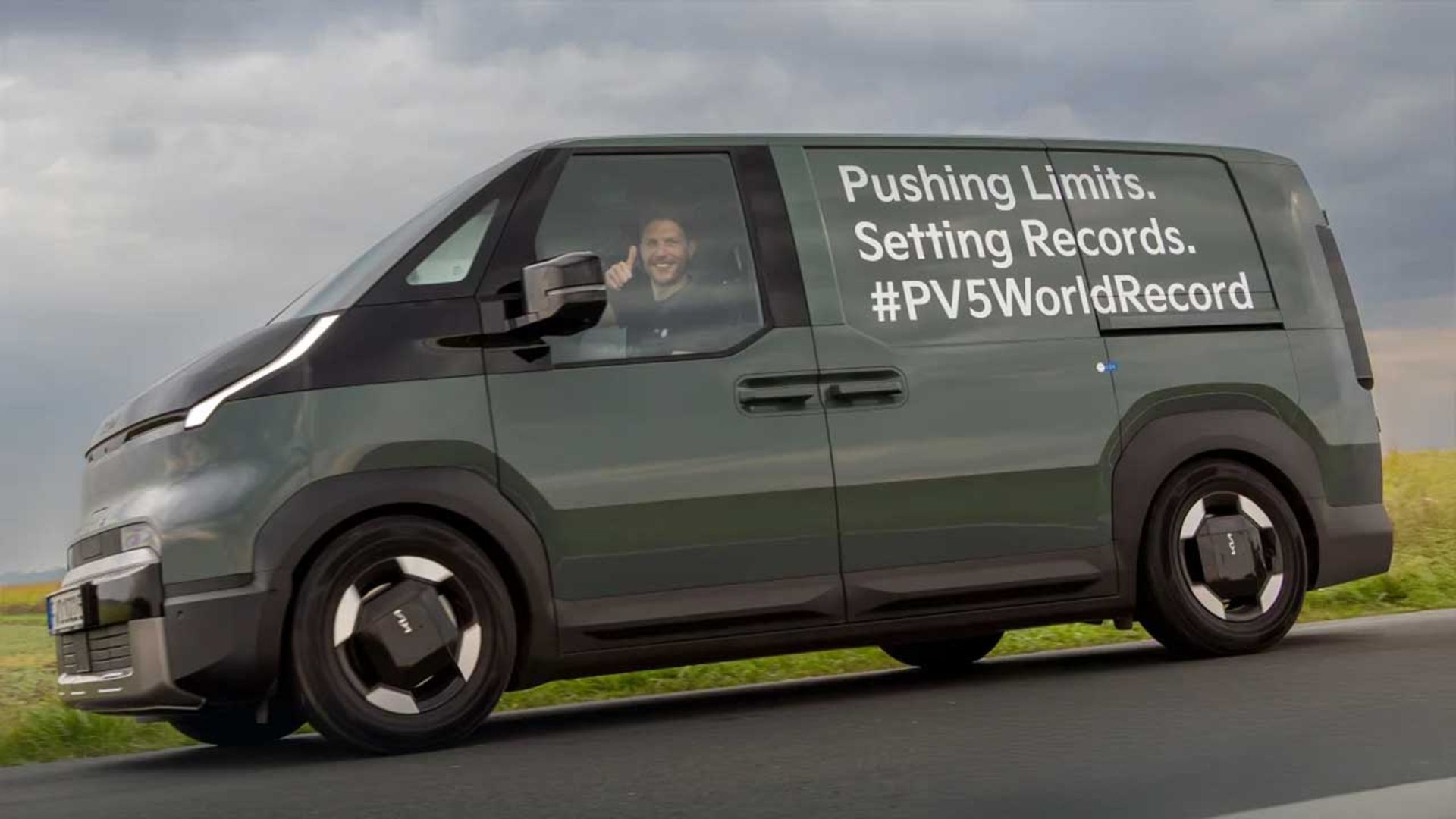 رکوردشکنی ون برقی کیا EV5