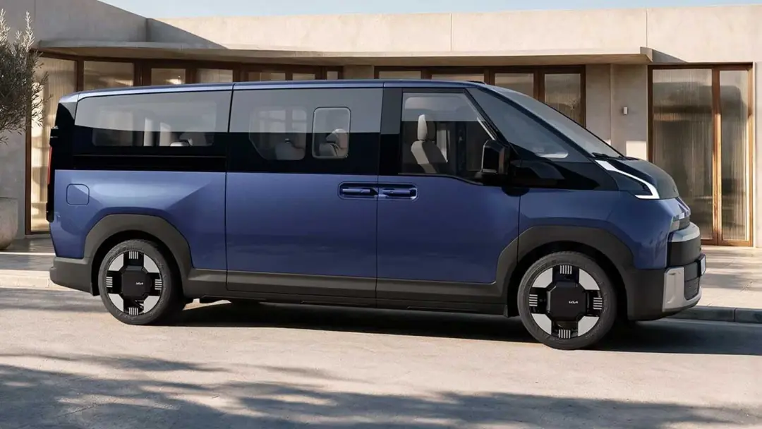 ون برقی کیا PV7 (Kia PV7) با بدنه آبی و طراحی مدرن