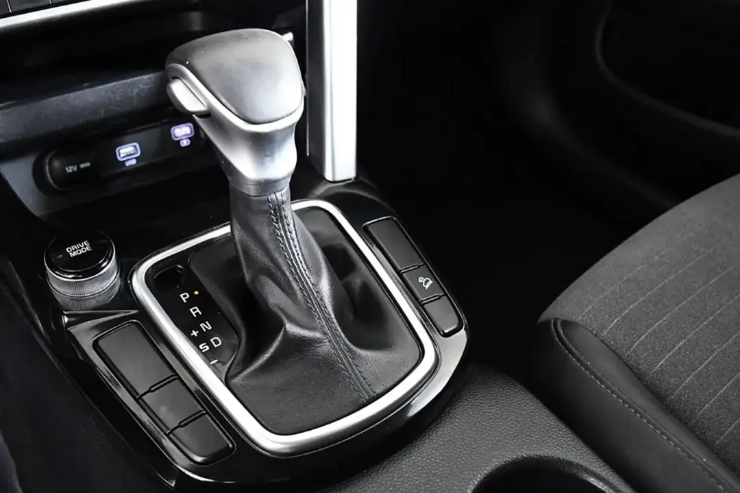 دنده اتوماتیک و کنسول مرکزی خودرو کیا سلتوس (Kia Seltos)