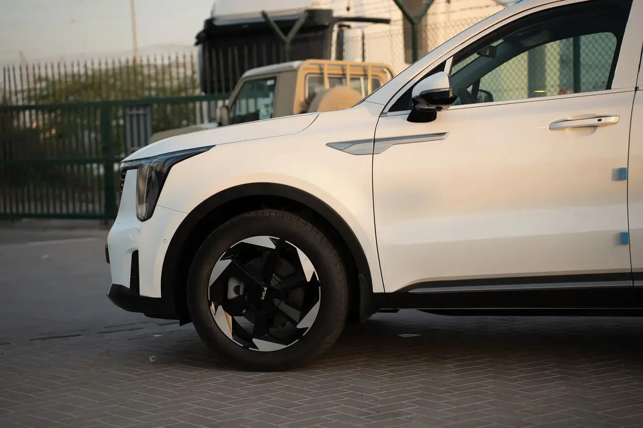 خودرو سفید رنگ کیا سورنتو (Sorento) مدل ۲۰۲۶