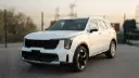 خودرو سفید رنگ کیا سورنتو (Kia Sorento) مدل 2026 در فضای باز