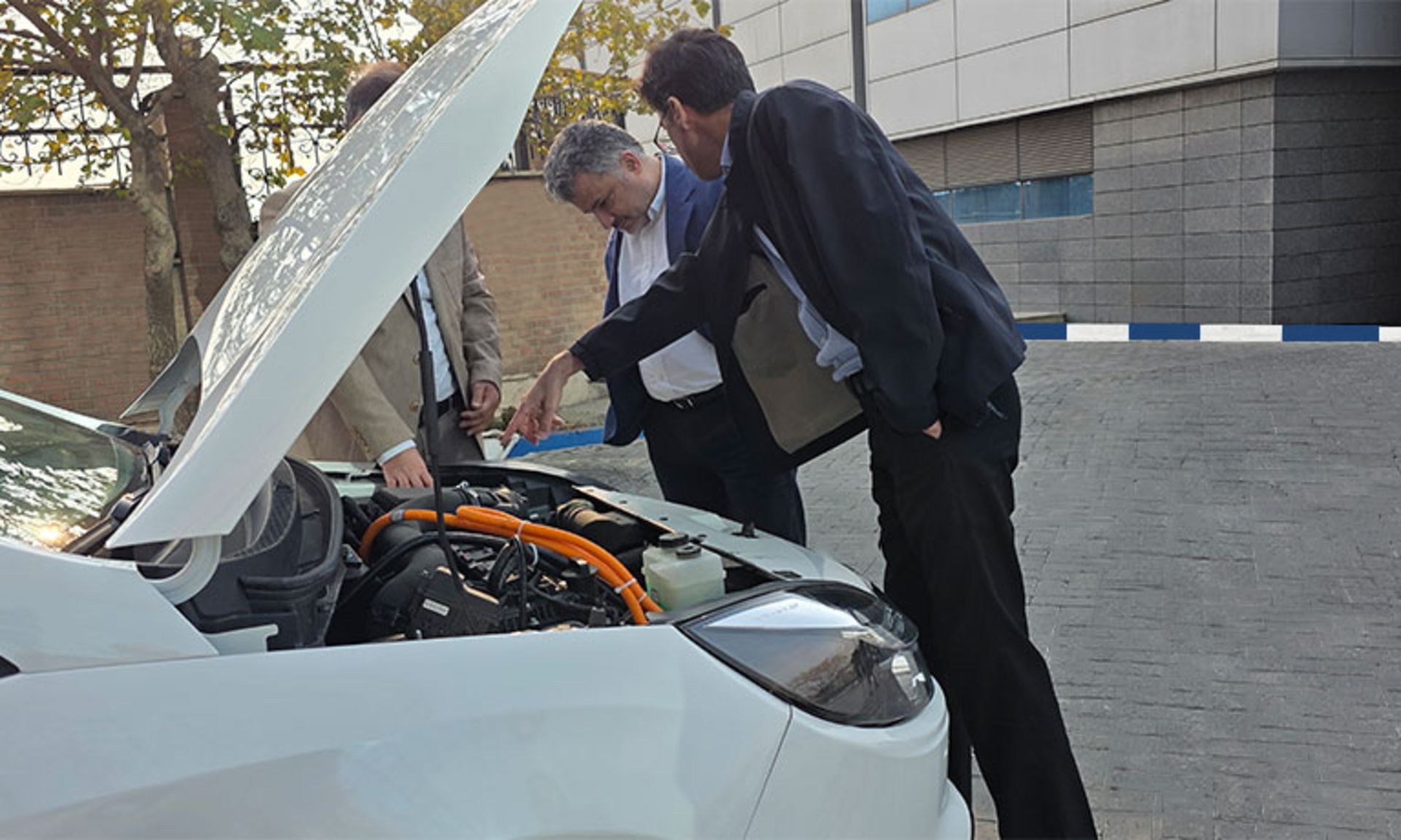 کی ام سی ایگل هیبریدی HEV