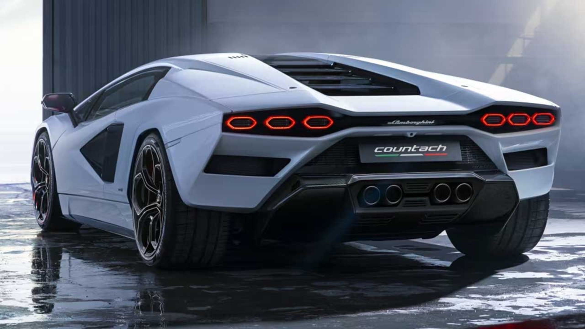 مقایسه فراری SC40 یا لامبورگینی کانتاش