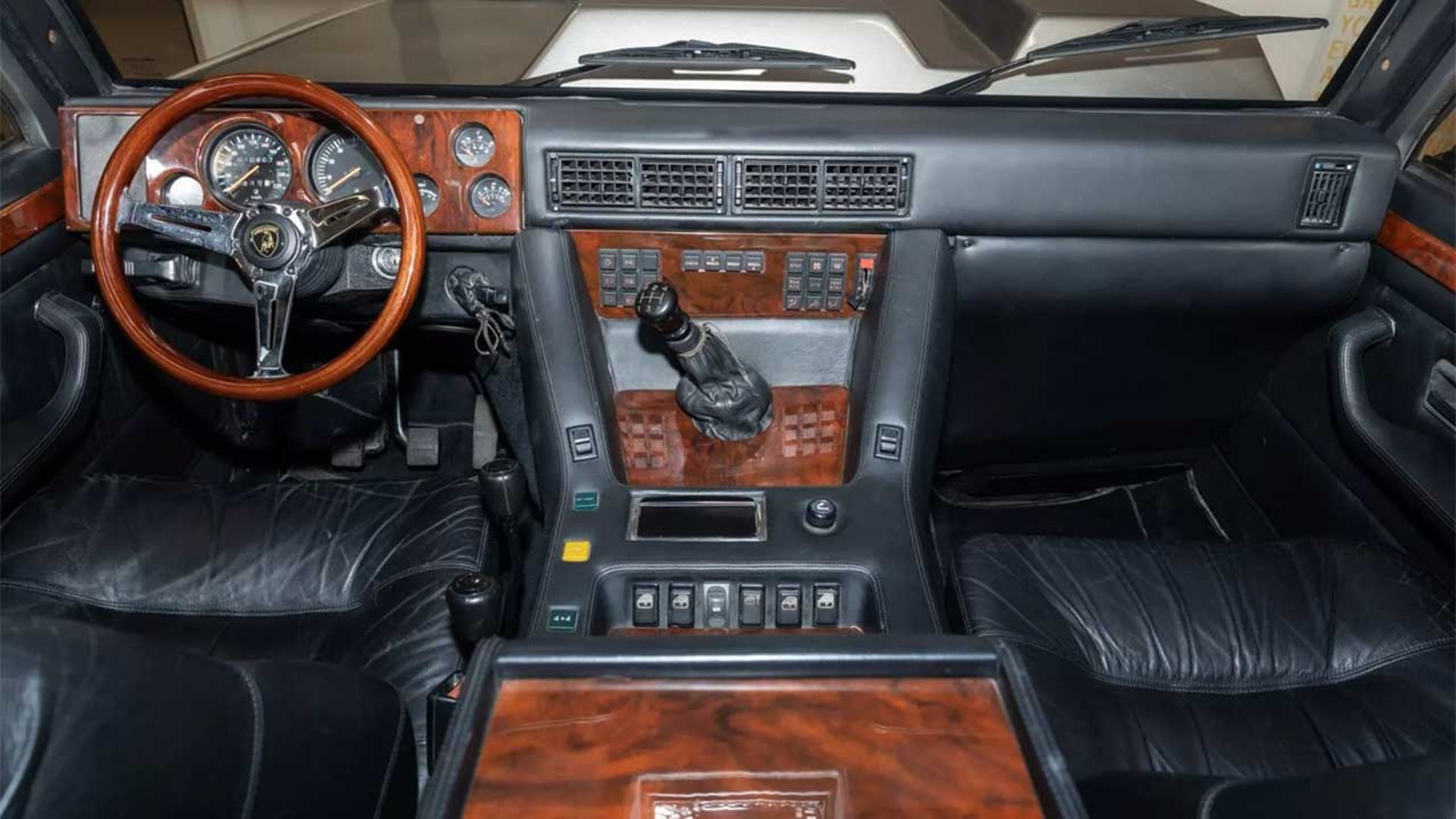 لامبورگینی LM002 استیشن