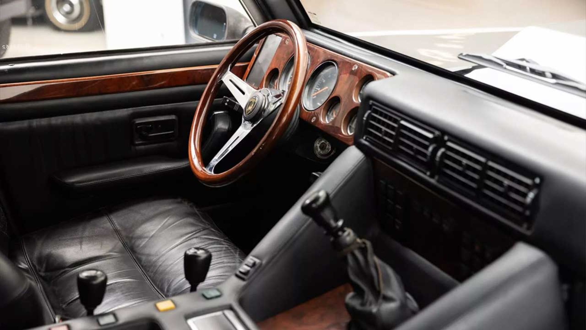 لامبورگینی LM002 استیشن