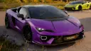 خودروی لامبورگینی تمراریو (Lamborghini Temerario) با رنگ بنفش در جاده