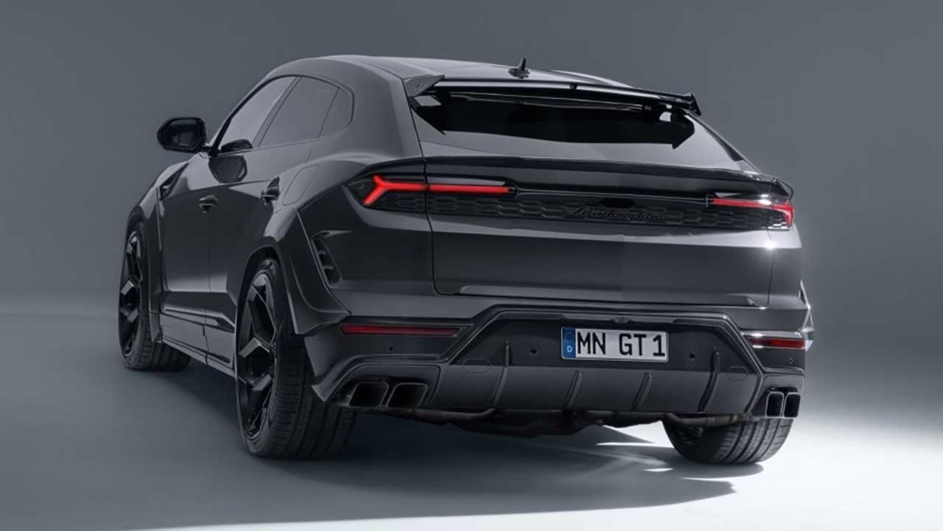 لامبورگینی اوروس هیبرید با کیت بدنه نوویتک