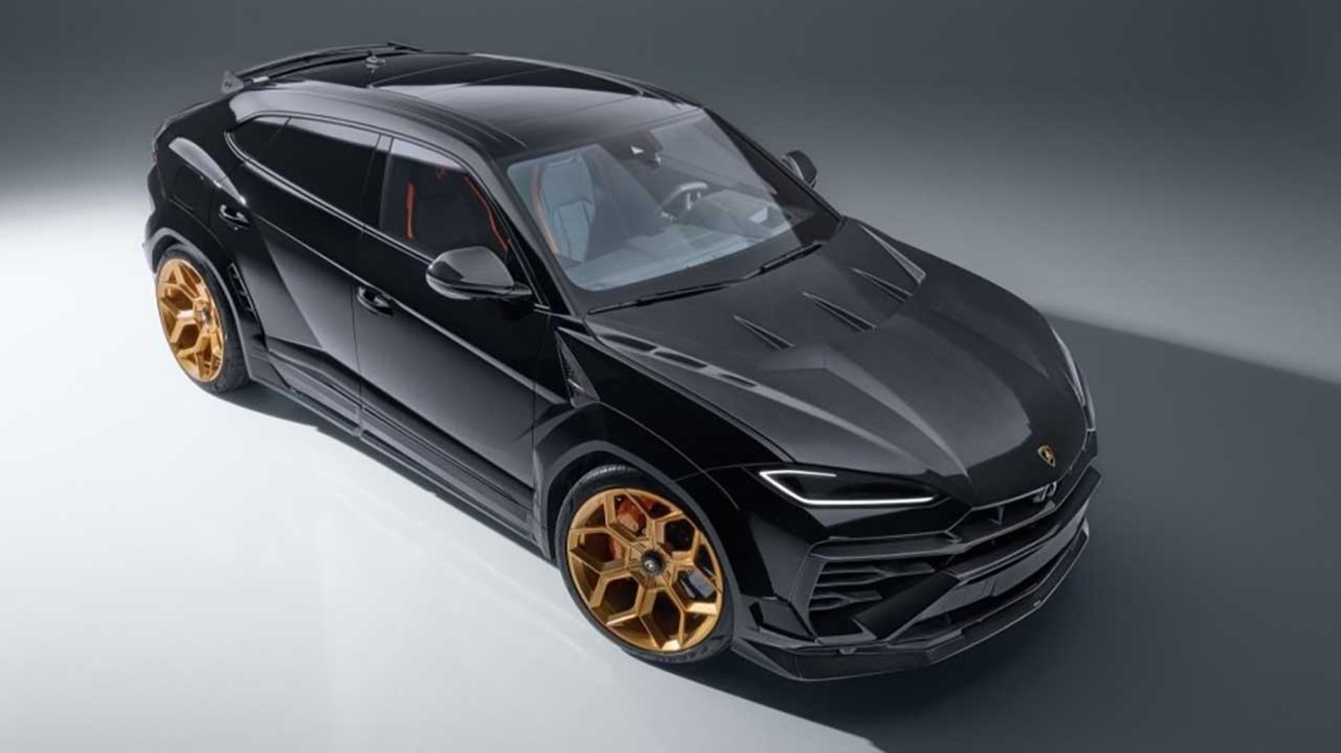 لامبورگینی اوروس هیبرید با کیت بدنه نوویتک