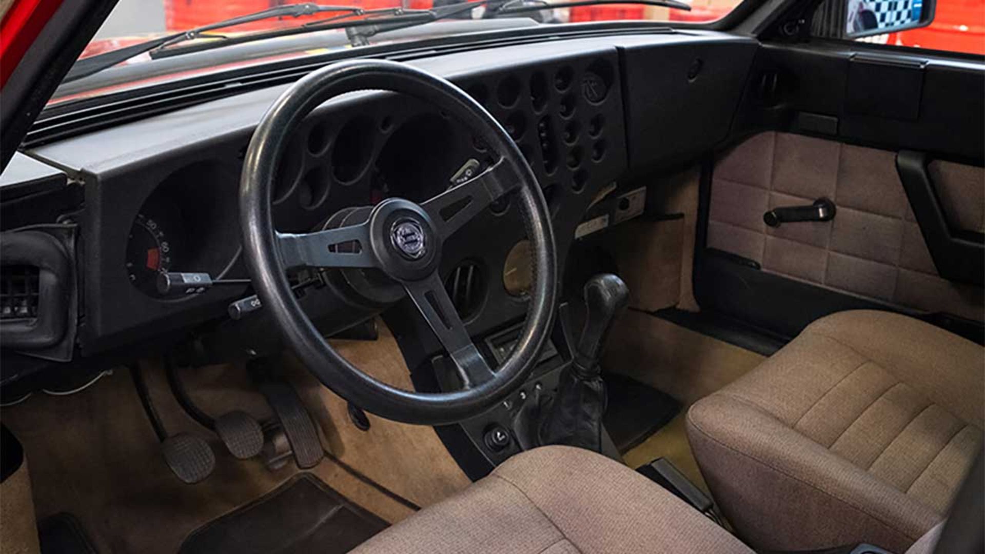 لانچیا ترِوی بی‌موتوره