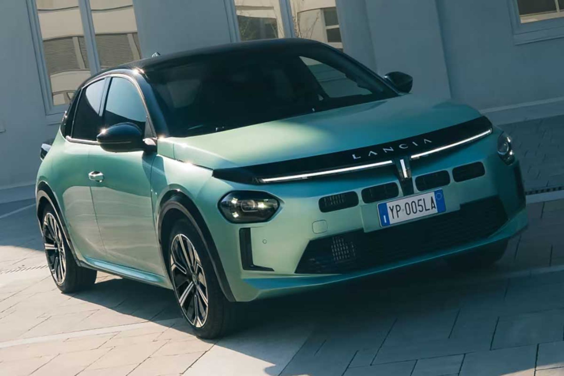 لانچیا اپسیلون پایه دستی