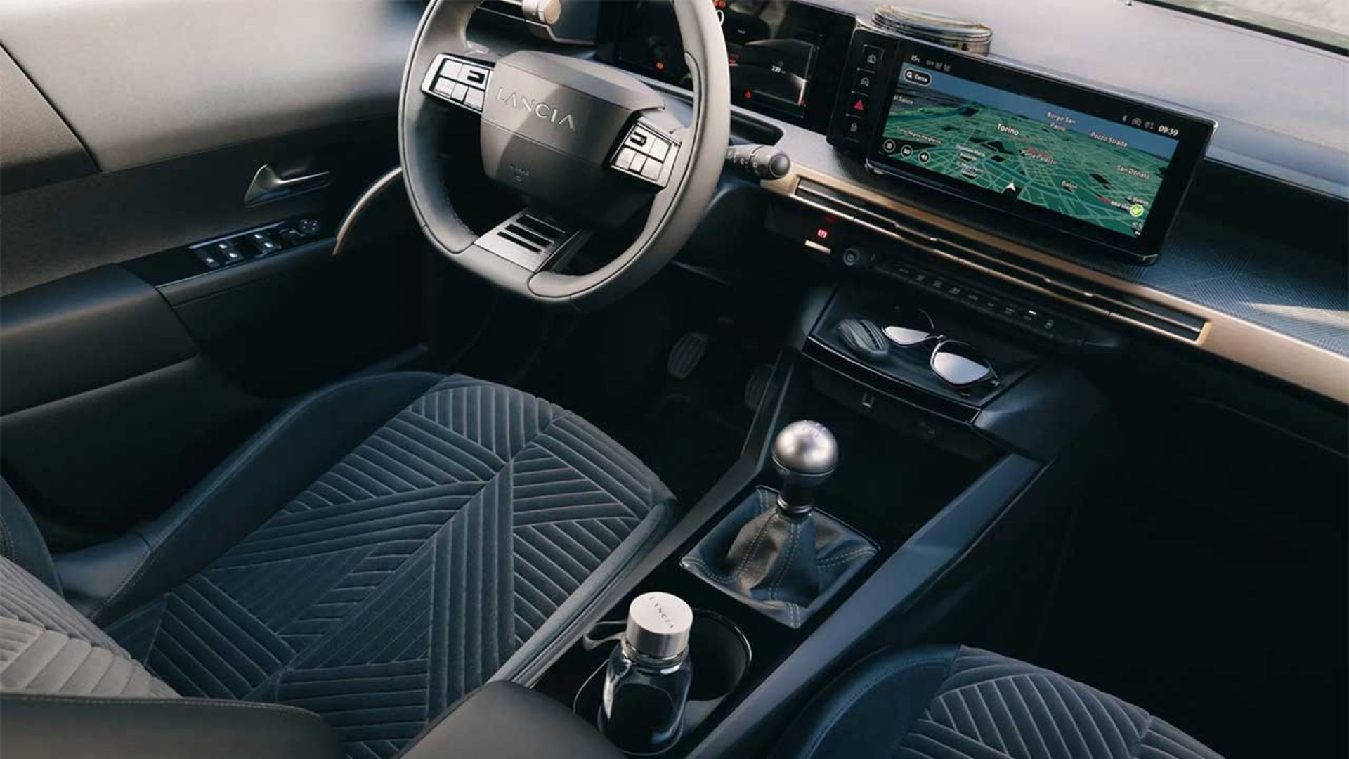 لانچیا اپسیلون پایه دستی