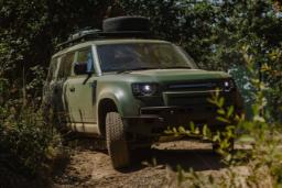 خودروی نظامی لندروور دیفندر ولف سری II (Land Rover Defender Wolf Series II) در مسیر خاکی