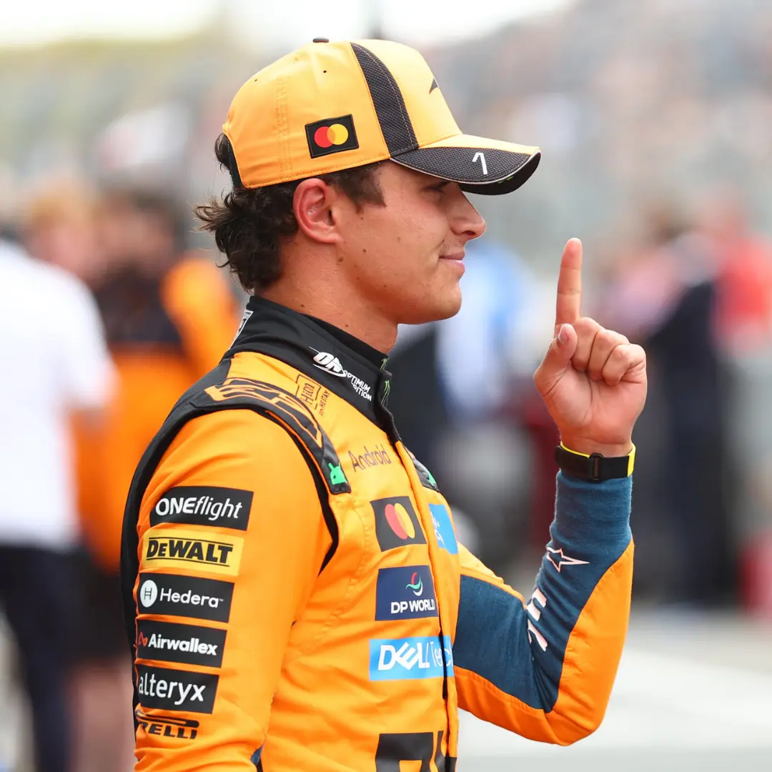 لاندو نوریس (Lando Norris) با لباس تیم مک‌لارن 
