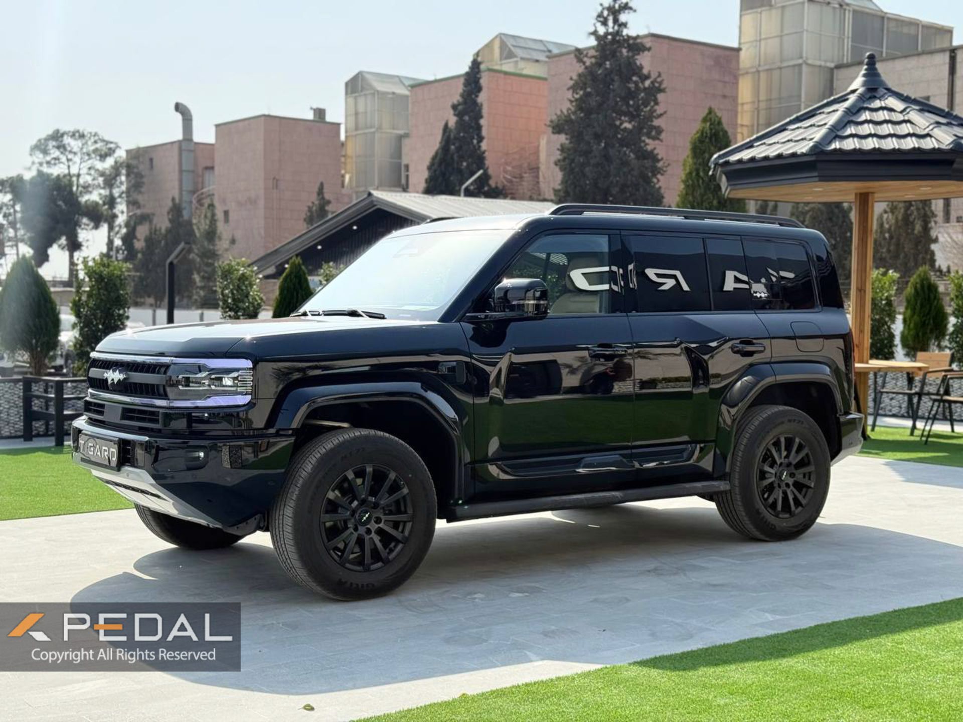 شاسی بلند لئوپارد