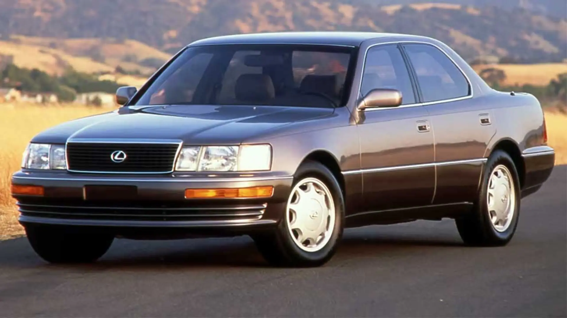 لکسوس LS400