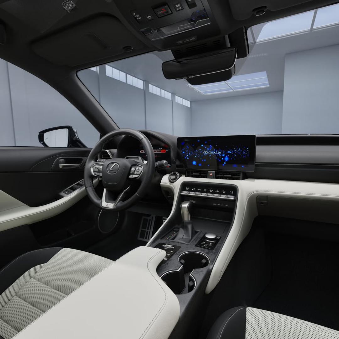 طراحی کابین و داشبورد خودروی لکسوس (Lexus) با صندلی‌های سفید و مشکی