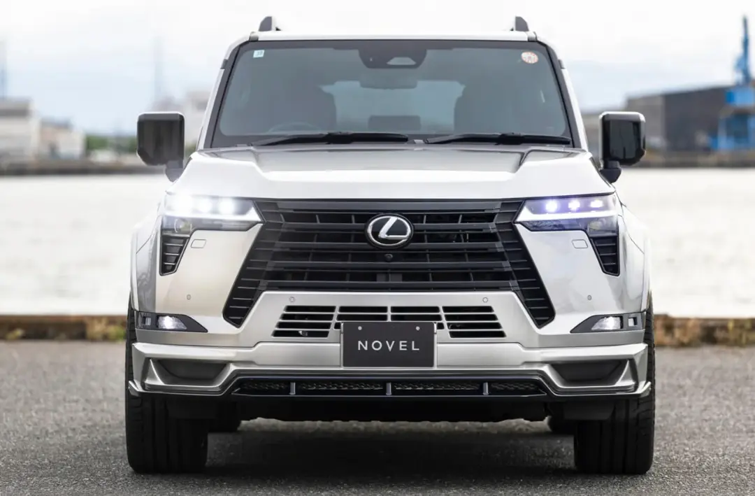 خودروی لکسوس (Lexus) GX 550 با قطعات بدنه و جلوپنجره مدل Novel