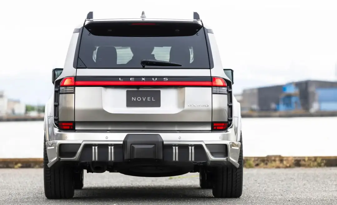 بخش عقب خودروی لکسوس (Lexus) GX 550 با قطعات تیونینگ Novel