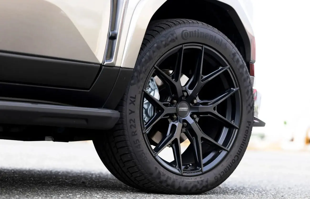 لاستیک کانتیننتال (Continental) روی رینگ مشکی خودروی لکسوس GX 550