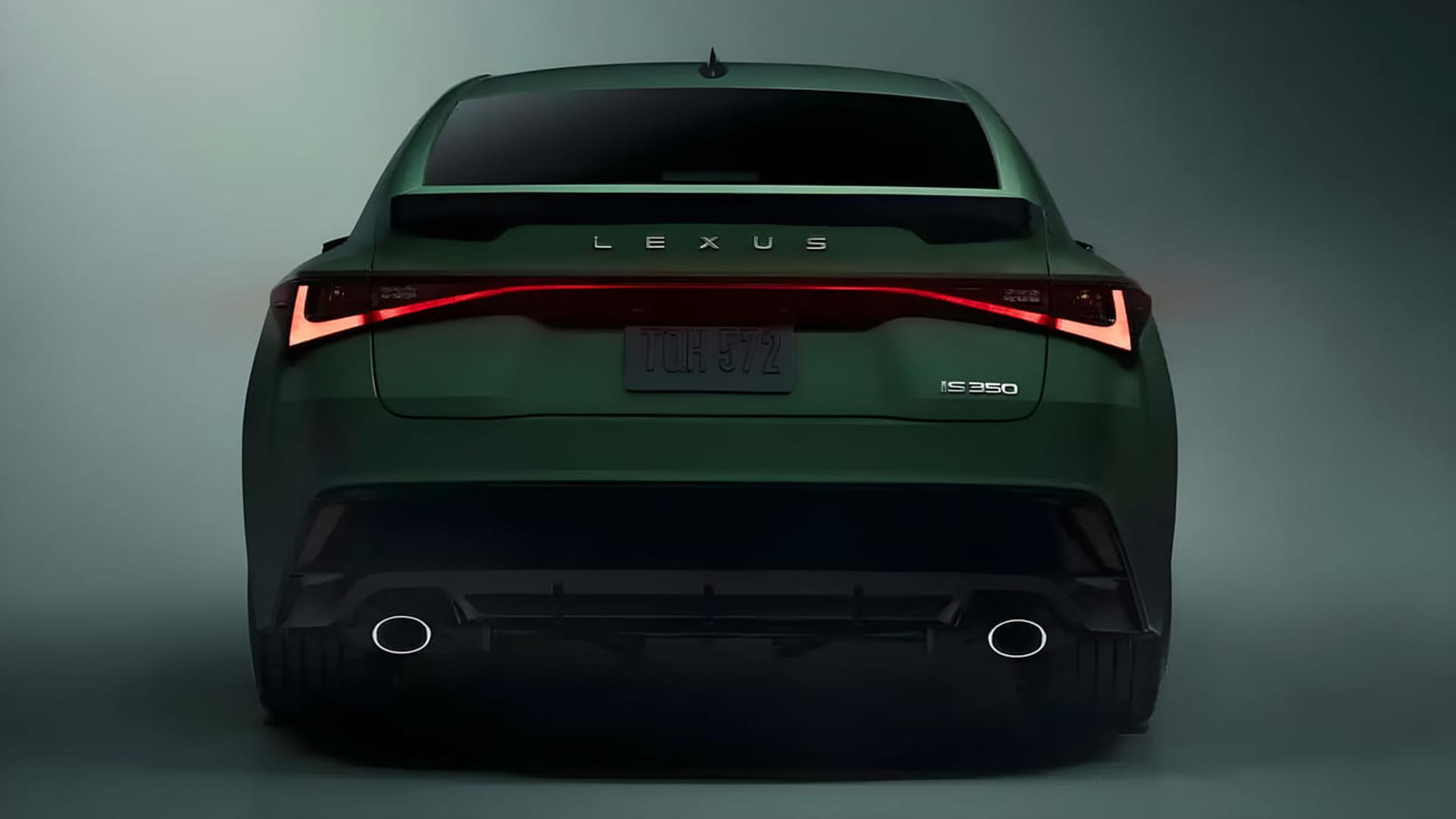 نمای پشت خودروی لکسوس (Lexus) IS 350 با رنگ سبز مات