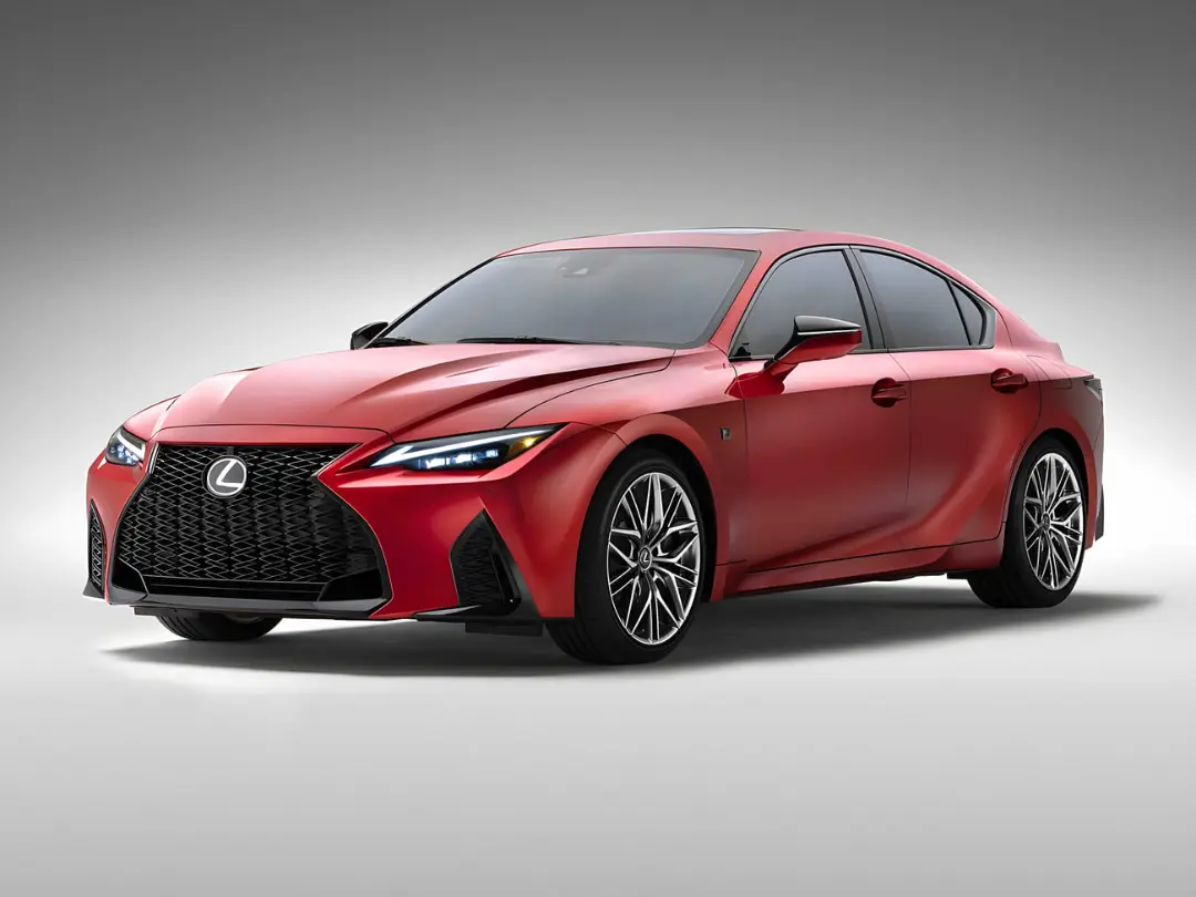 لکسوس IS 500 (Lexus IS 500) قرمز رنگ با نمای سه چهارم از جلو
