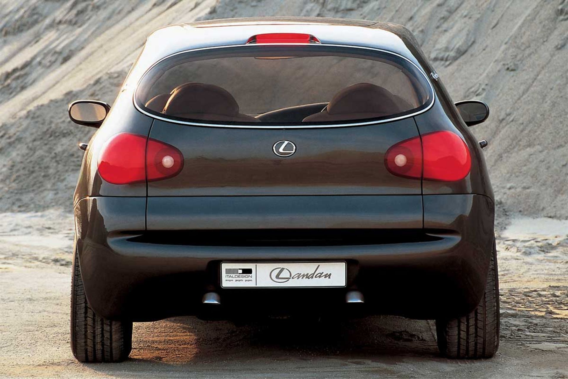 لکسوس لاندائو هاچ‌بک V8