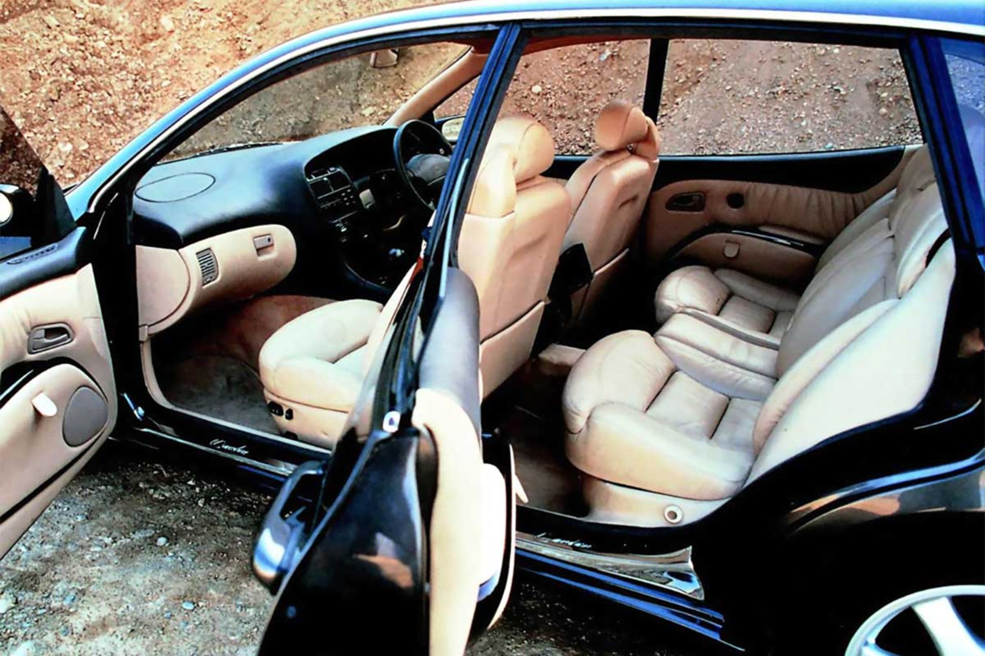 لکسوس لاندائو هاچ‌بک V8