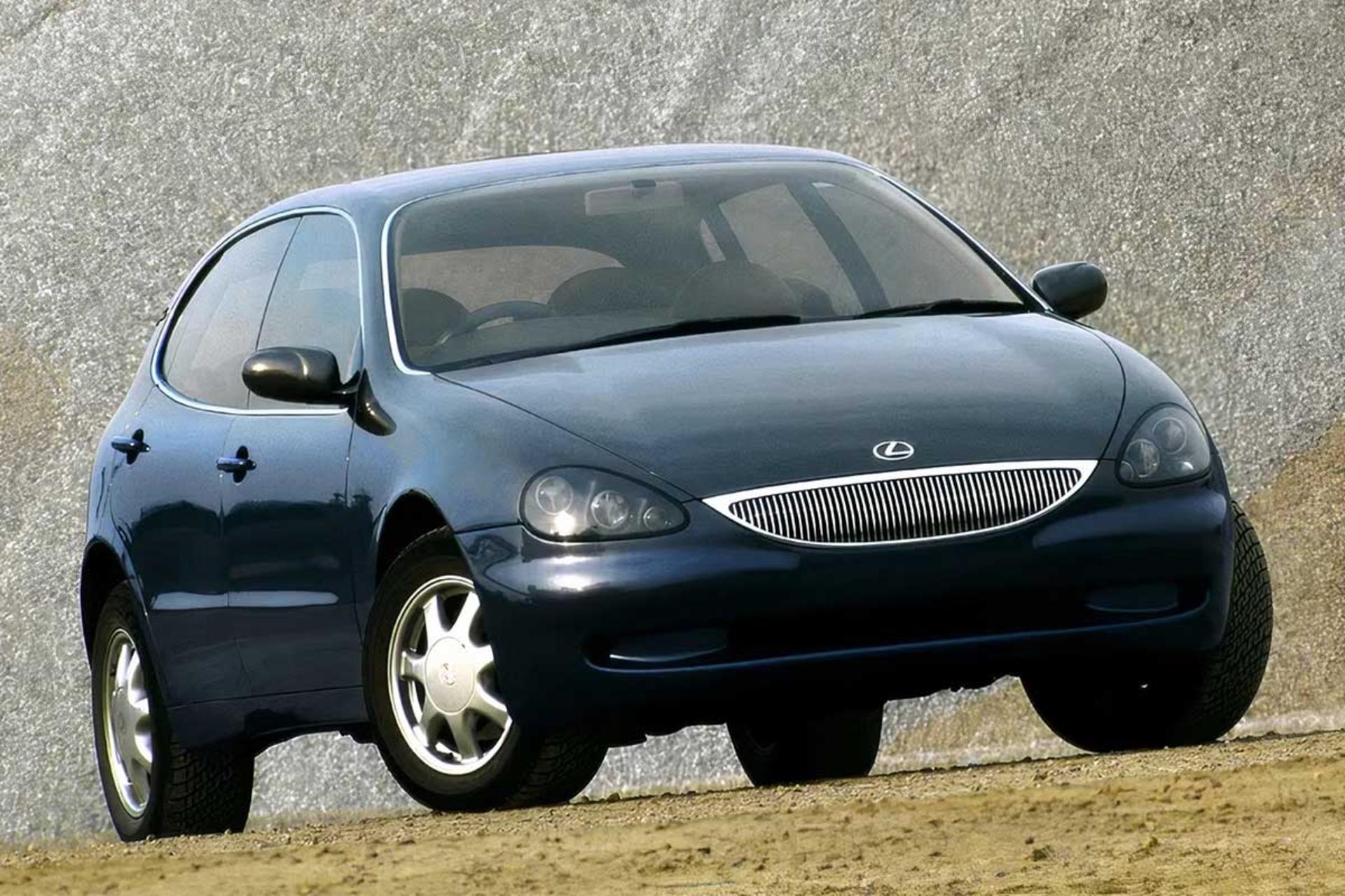 لکسوس لاندائو هاچ‌بک V8