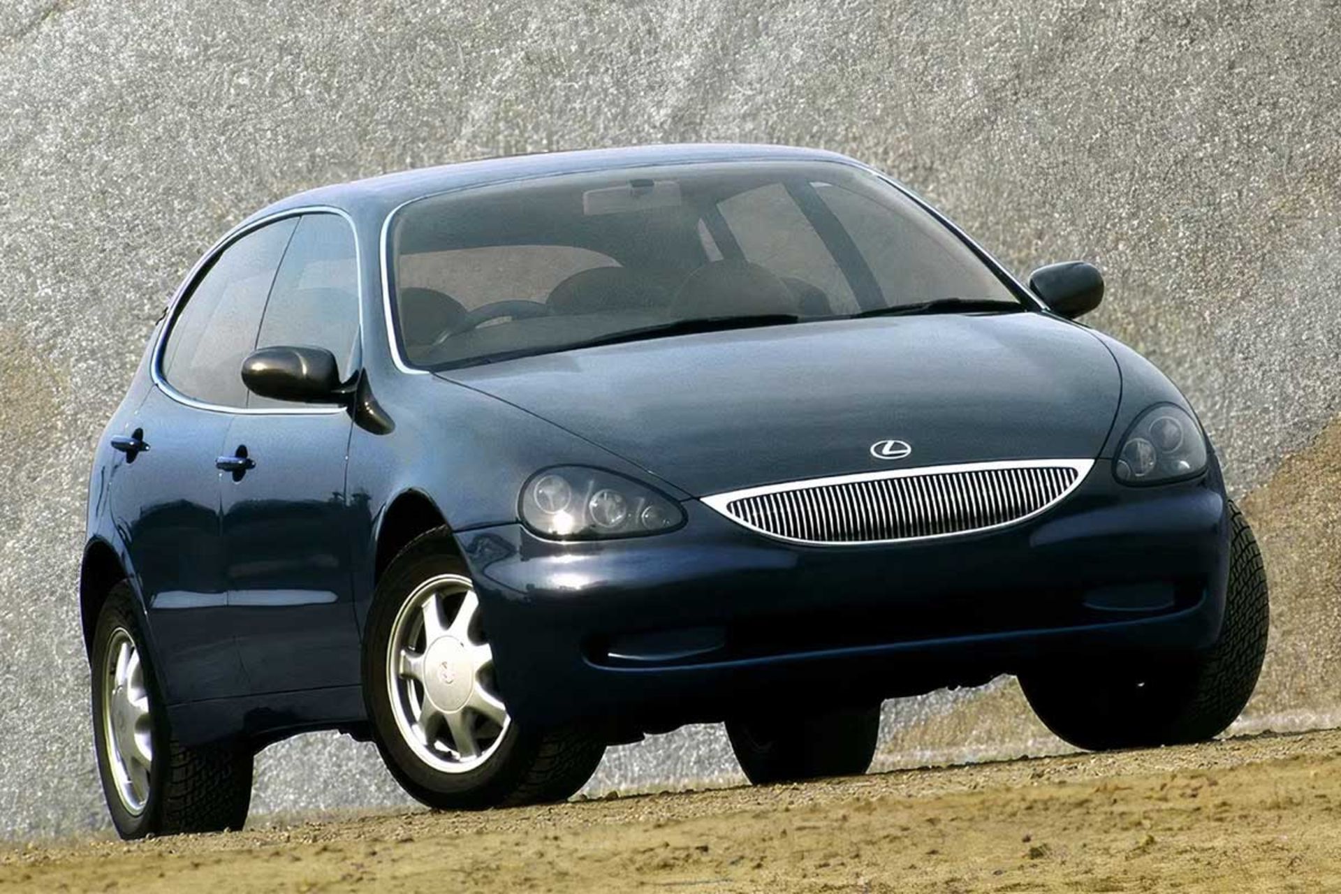 لکسوس لاندائو هاچ‌بک V8