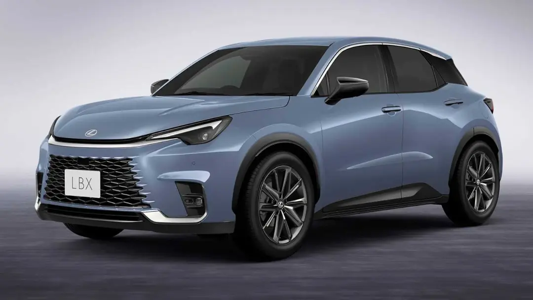 لکسوس LBX مدل 2027 با رنگ آبی جدید