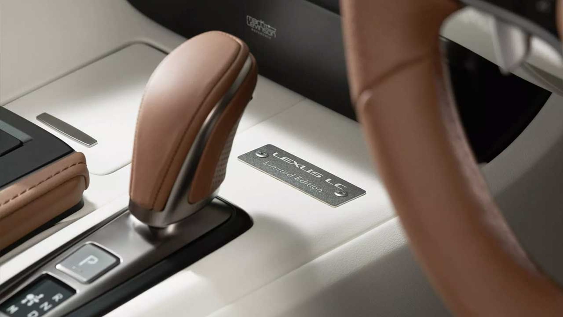 لکسوس LC500 پیناکل