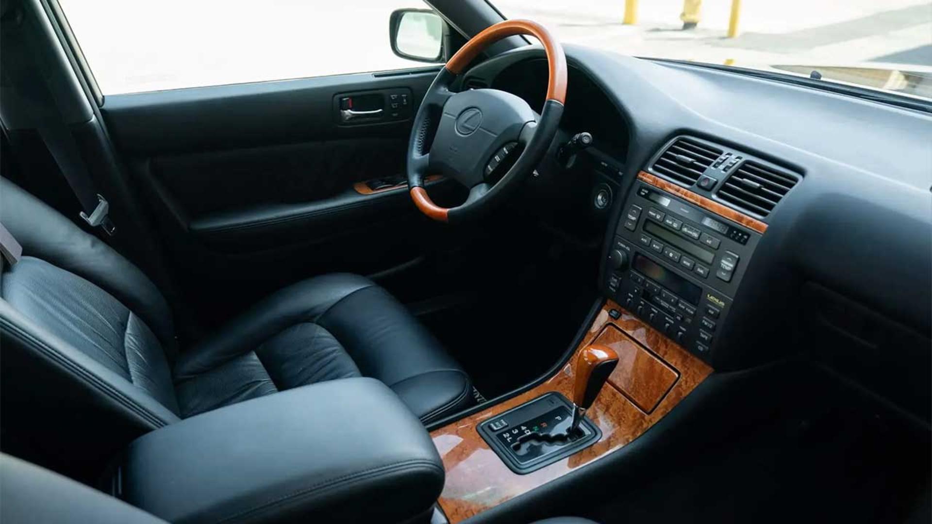 لکسوس LS400 مدل ۲۰۰۰