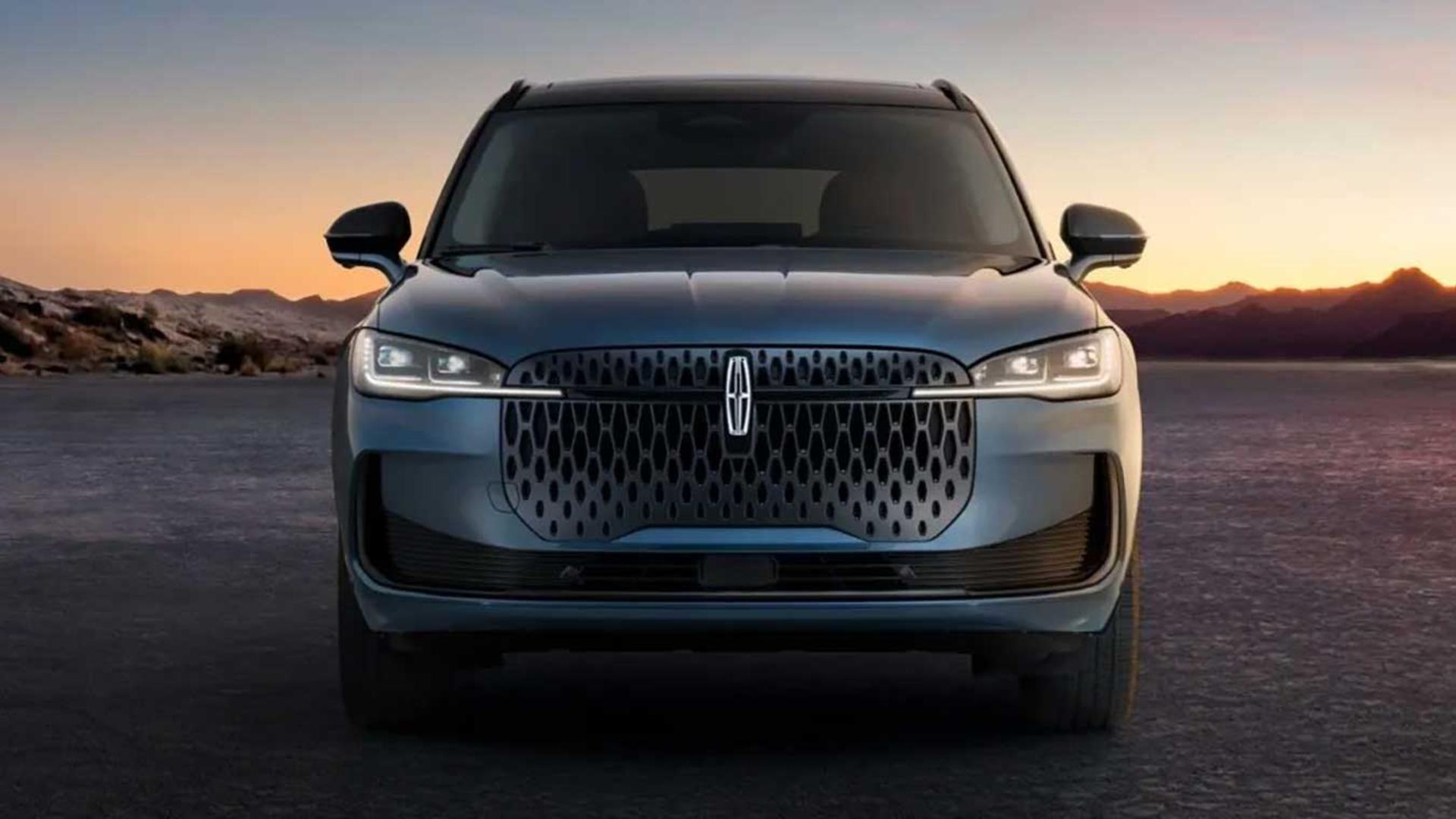 خودرو لینکلن کورسیر (Lincoln Corsair) مدل ۲۰۲۷ در فضای باز