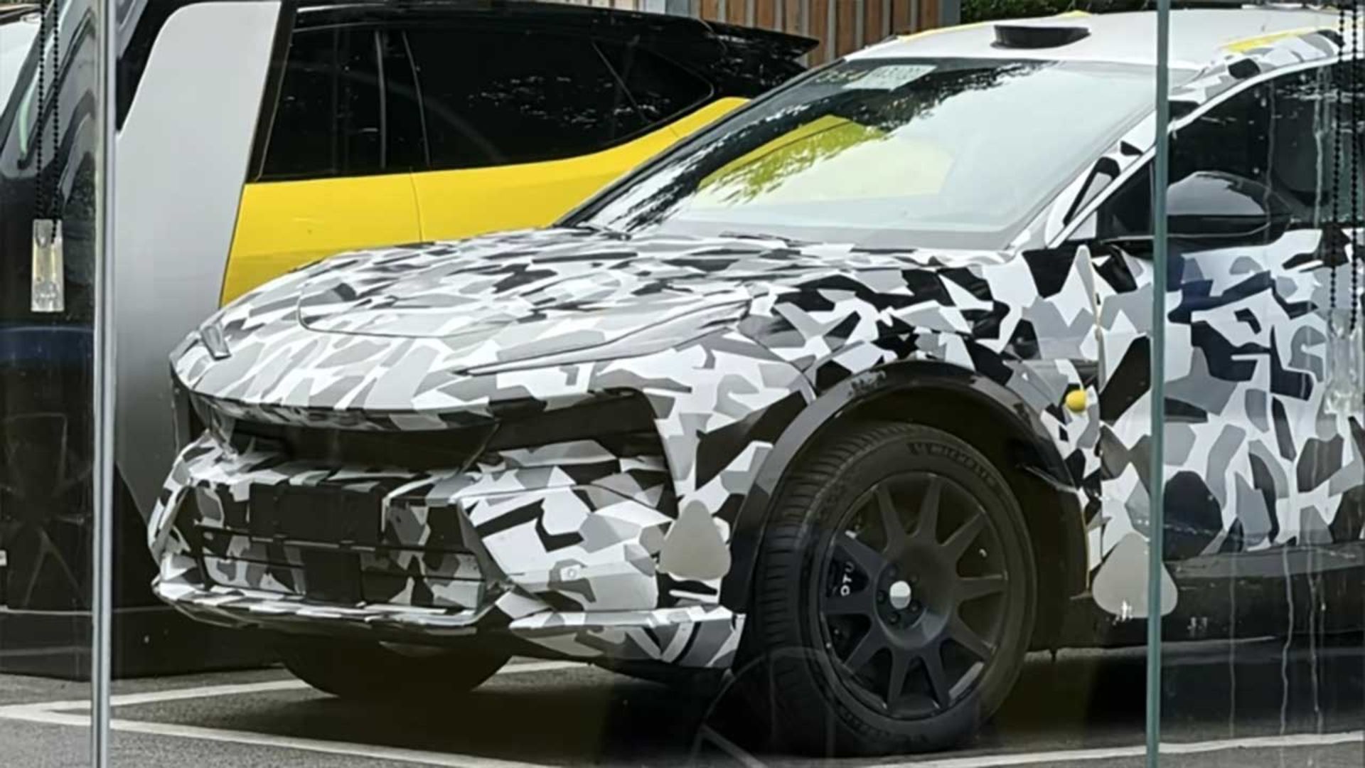 لوتوس الترا پلاگین‌هیبرید 