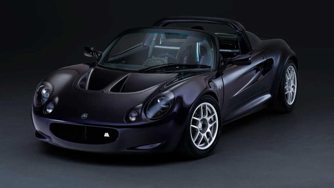 خودرو اسپرت لوتوس الیزه (Lotus Elise) با رنگ بنفش تیره و صندلی وسط