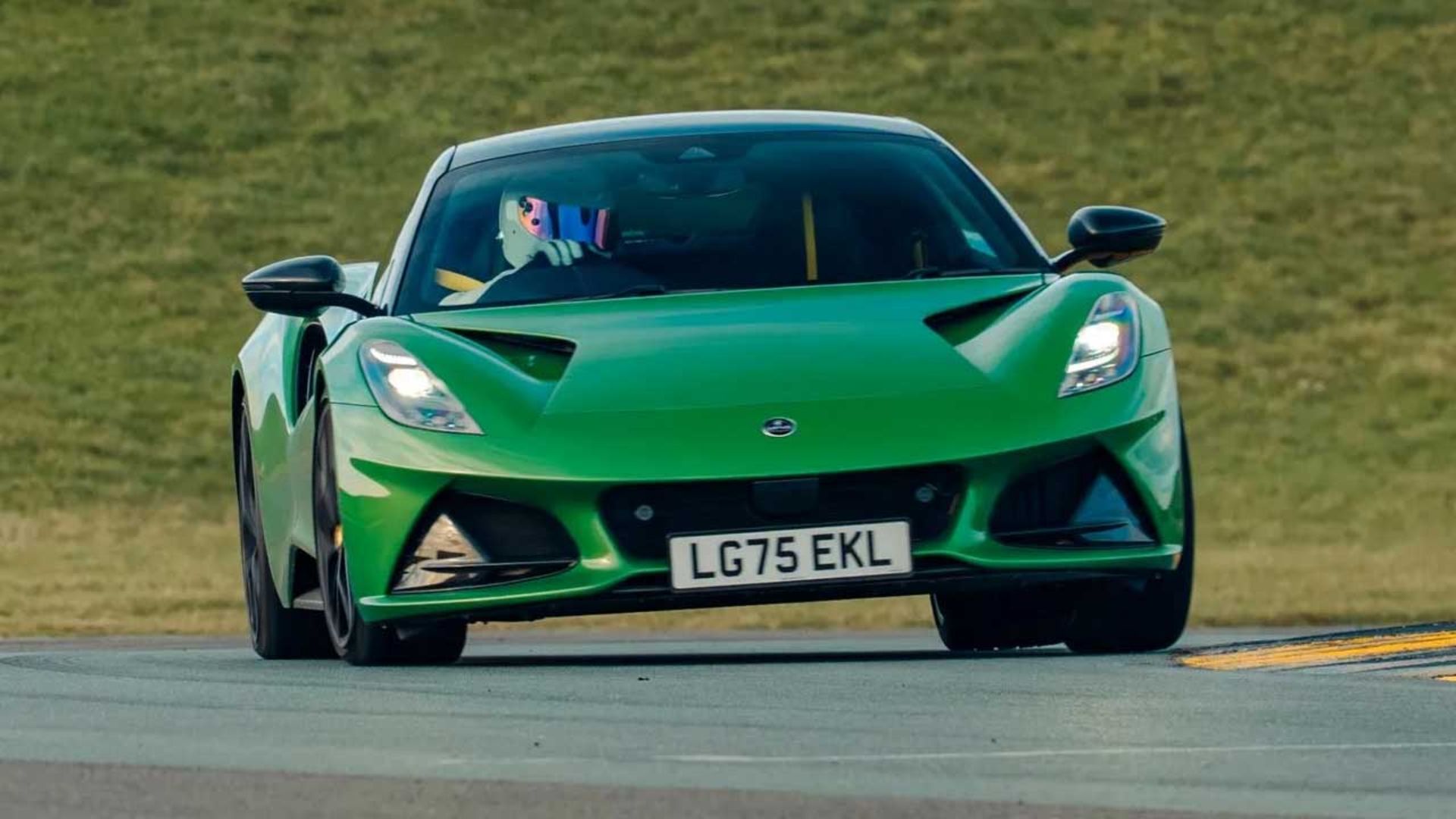 لوتوس امیرا در برابر نوبل M500